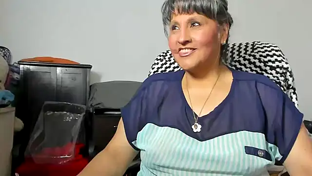 Snapshot of merlyna_goldens chatting on July 9, 5:00 am merlyna goldens online show from July 9, 5:00 am