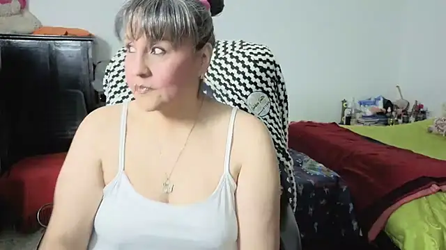 Snapshot of merlyna_goldens chatting on August 4, 1:31 am merlyna goldens online show from August 4, 1:31 am