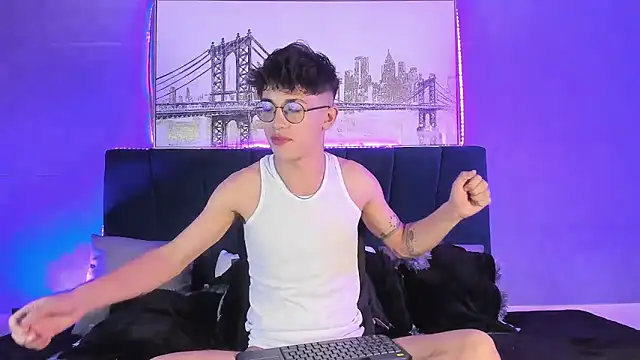 Andrew thevil online show from December 9, 1:40 am