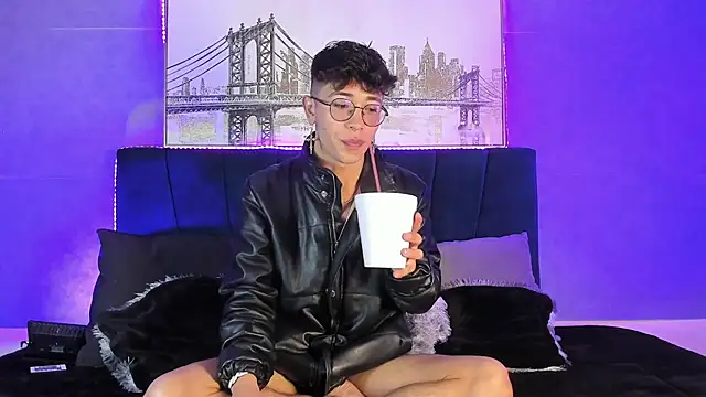 Andrew thevil online show from December 11, 2:33 pm