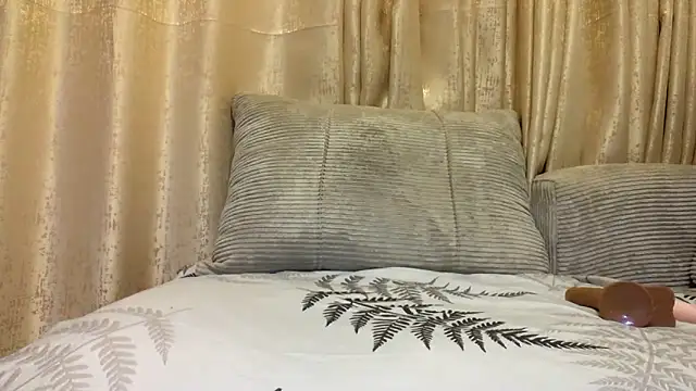 Snapshot of Sugarcun69 chatting on October 12, 12:09 am Sugarcun69 online show from October 12, 12:09 am