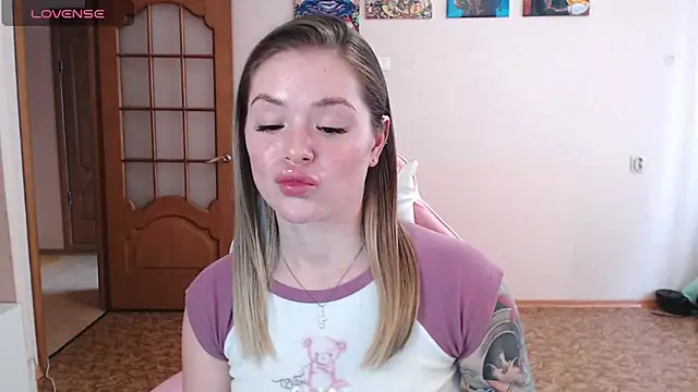 miaacatt online show from March 12, 9:04 am