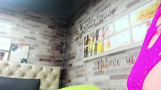 Snapshot of Isabela-Gomez chatting on June 10, 8:52 pm Isabela-Gomez online show from June 10, 8:52 pm