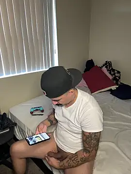 PeterGrandee online show from October 8, 9:45 pm