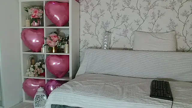 Snapshot of Imcarrieberry chatting on February 14, 3:15 pm Imcarrieberry online show from February 14, 3:15 pm