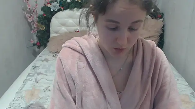 Snapshot of Holliy_Cooper chatting on January 16, 12:31 pm Holliy Cooper online show from January 16, 12:31 pm