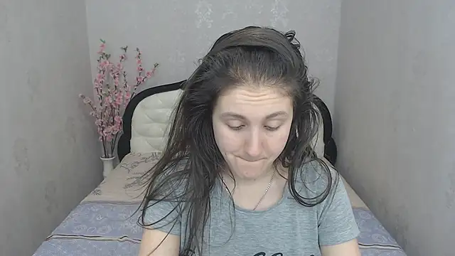 Snapshot of Holliy_Cooper chatting on February 6, 1:43 pm Holliy Cooper online show from February 6, 1:43 pm