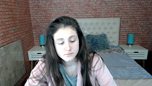 Snapshot of Holliy_Cooper chatting on February 8, 12:39 pm Holliy Cooper online show from February 8, 12:39 pm