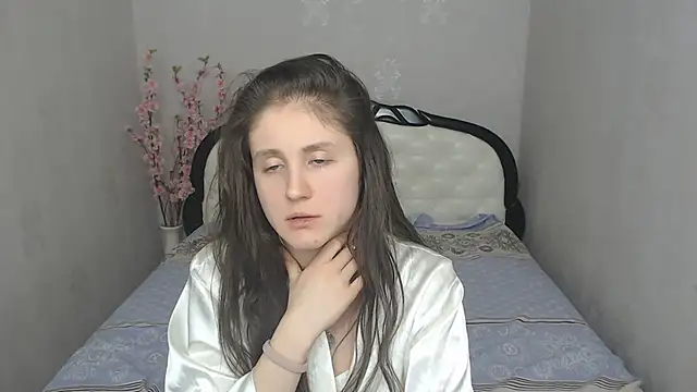 Snapshot of Holliy_Cooper chatting on February 19, 11:46 pm Holliy Cooper online show from February 19, 11:46 pm