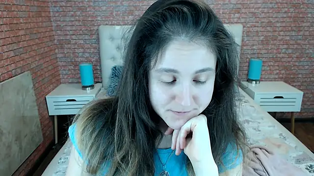 Snapshot of Holliy_Cooper chatting on November 10, 8:24 am Holliy Cooper online show from November 10, 8:24 am