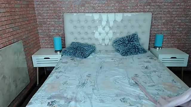 Snapshot of Holliy_Cooper chatting on November 13, 8:13 am Holliy Cooper online show from November 13, 8:13 am