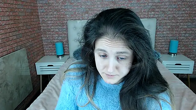 Snapshot of Holliy_Cooper chatting on December 2, 6:52 am Holliy Cooper online show from December 2, 6:52 am