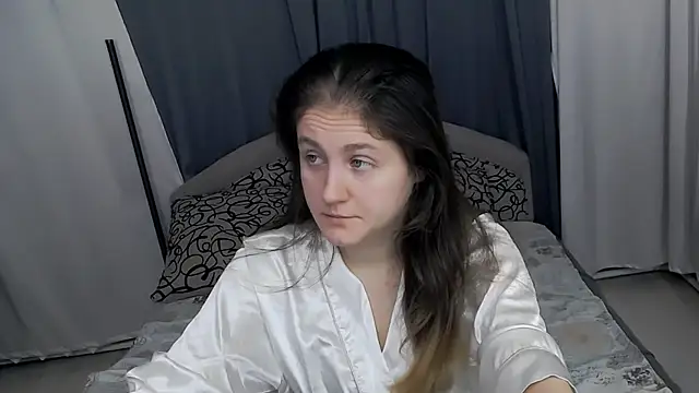 Holliy Cooper online show from December 19, 9:05 am