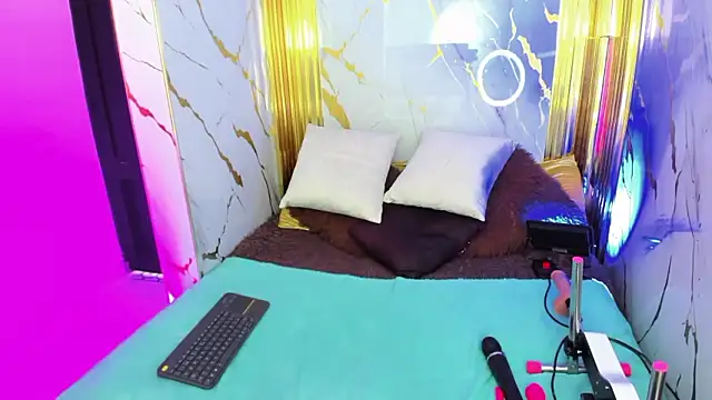 dianamilf online show from March 4, 7:53 pm