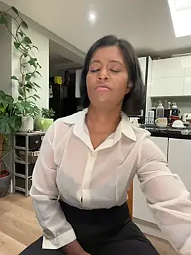 RoseMelanie online show from December 12, 7:30 am