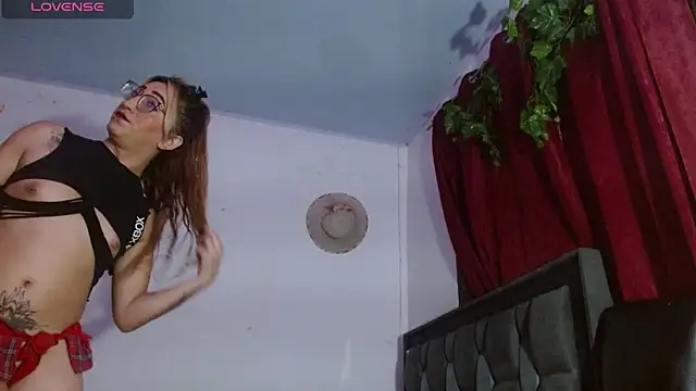 DULCE ZOE online show from February 28, 3:51 am