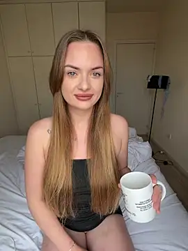 Snapshot of ElenaRebelle chatting on April 27, 7:06 am ElenaRebelle online show from April 27, 7:06 am