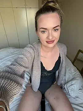 Snapshot of ElenaRebelle chatting on May 16, 4:53 am ElenaRebelle online show from May 16, 4:53 am