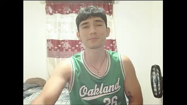 Snapshot of ChicoMaloFfF chatting on February 16, 1:57 am ChicoMaloFfF online show from February 16, 1:57 am
