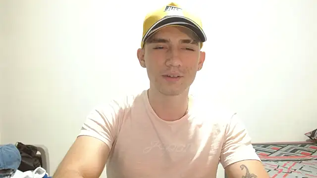 Snapshot of ChicoMaloFfF chatting on April 9, 12:54 am ChicoMaloFfF online show from April 9, 12:54 am