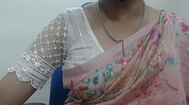 Snapshot of Lovely_Siri_23 chatting on February 12, 6:19 pm Lovely Siri 23 online show from February 12, 6:19 pm