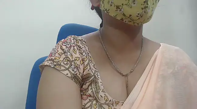 Snapshot of Lovely_Siri_23 chatting on February 20, 10:04 pm Lovely Siri 23 online show from February 20, 10:04 pm