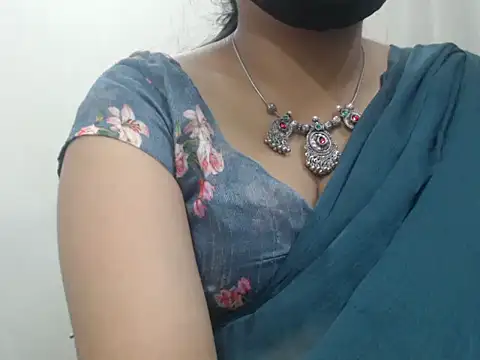 Lovely Siri 23 online show from April 26, 7:55 pm