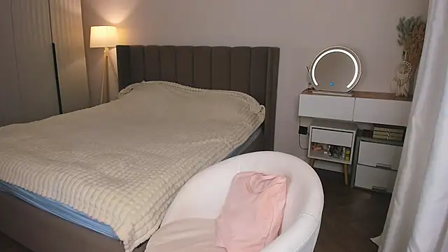 Anni  cute online show from February 16, 1:46 am