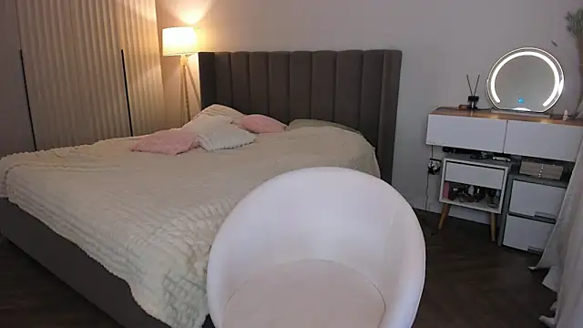 Snapshot of Anni__cute chatting on June 19, 3:11 am Anni cute online show from June 19, 3:11 am