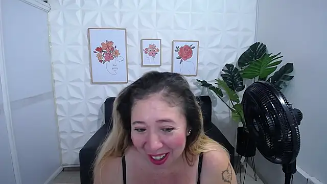 Valentinaa mature online show from January 29, 10:43 pm