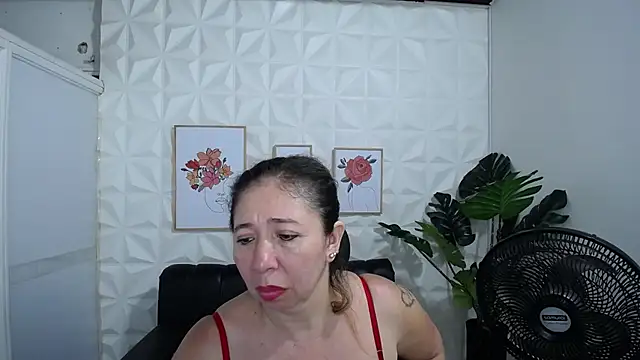Valentinaa mature online show from February 8, 2:04 am