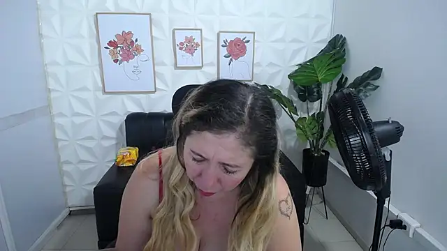 Valentinaa mature online show from February 18, 3:42 am