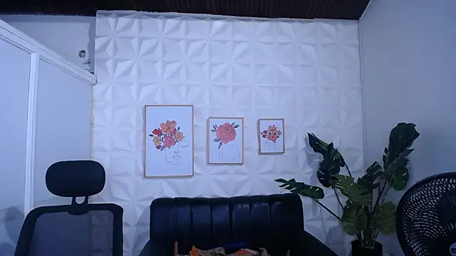 Valentinaa mature online show from March 17, 8:06 am