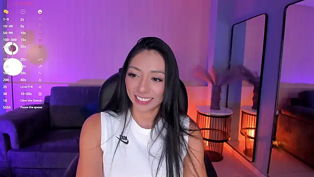 LizzHamilton   online show from March 6, 8:37 pm