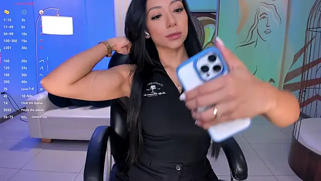 LizzHamilton   online show from October 10, 9:14 pm