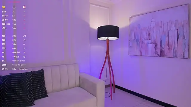 LizzHamilton   online show from December 18, 11:49 am