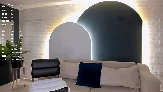 Snapshot of LizzHamilton__ chatting on March 23, 8:02 pm LizzHamilton online show from March 23, 8:02 pm