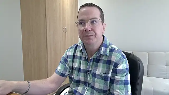 BrettJ81 online show from October 4, 10:46 am