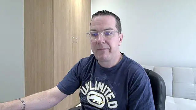 BrettJ81 online show from October 19, 11:22 am