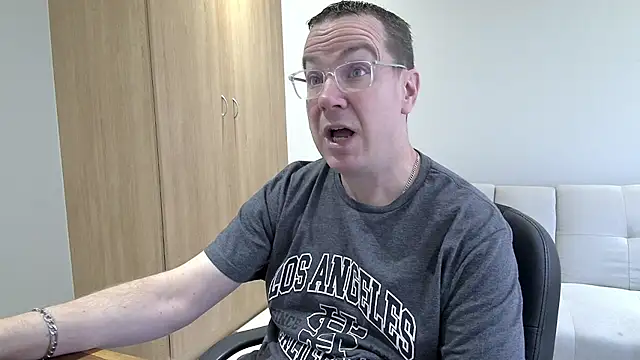 BrettJ81 online show from October 23, 10:58 am