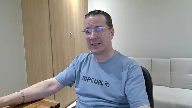 BrettJ81 online show from October 27, 5:28 pm