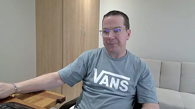 BrettJ81 online show from November 2, 1:46 pm