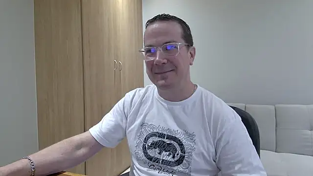 BrettJ81 online show from November 10, 2:16 pm