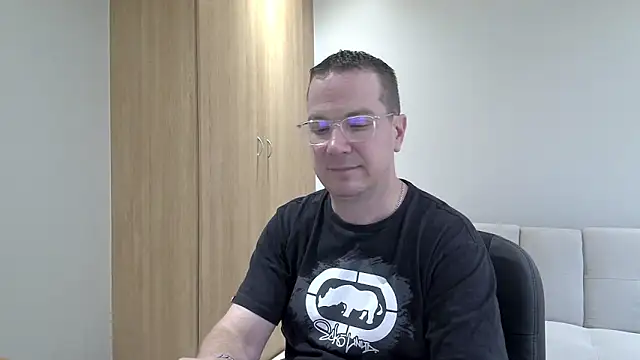 BrettJ81 online show from November 12, 3:23 pm