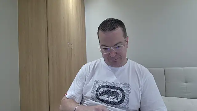 BrettJ81 online show from December 14, 1:49 pm