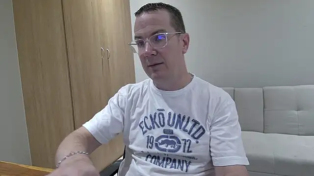 BrettJ81 online show from March 26, 2:44 pm