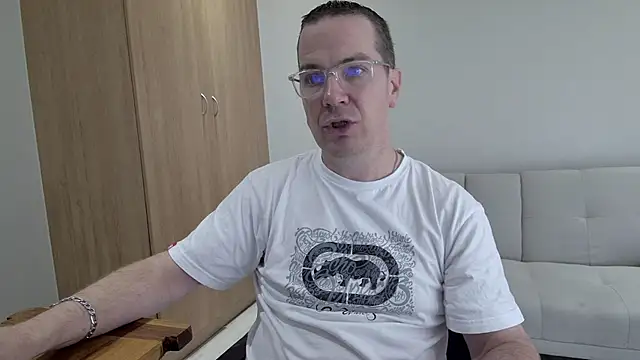 BrettJ81 online show from April 2, 1:53 pm