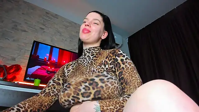 Laya Moon online show from February 25, 2:00 pm