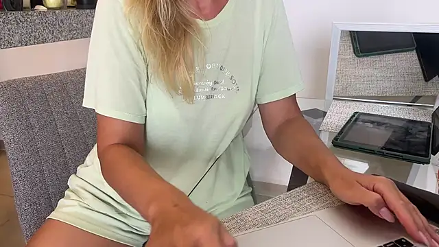 mommy nadin online show from March 7, 9:48 pm