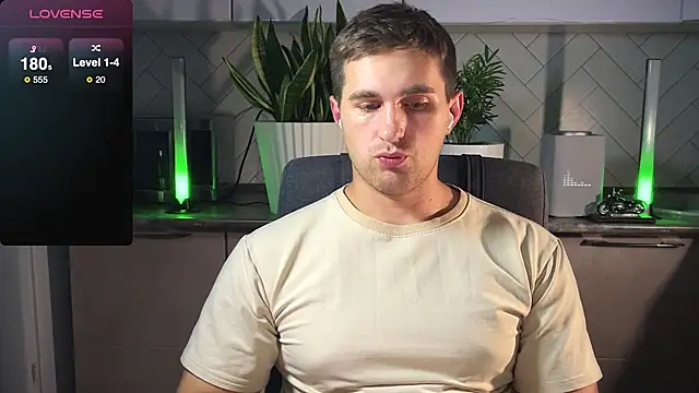 Snapshot of Sweeet__boy chatting on January 23, 7:51 pm Sweeet boy online show from January 23, 7:51 pm